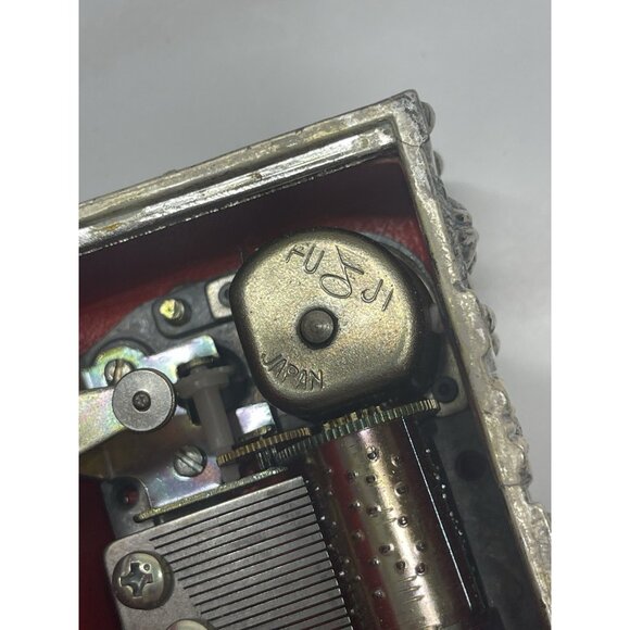 Vintage Music Box Treasure Chest with Lion's Head Made In Japan Fuji Working - Picture 6 of 14